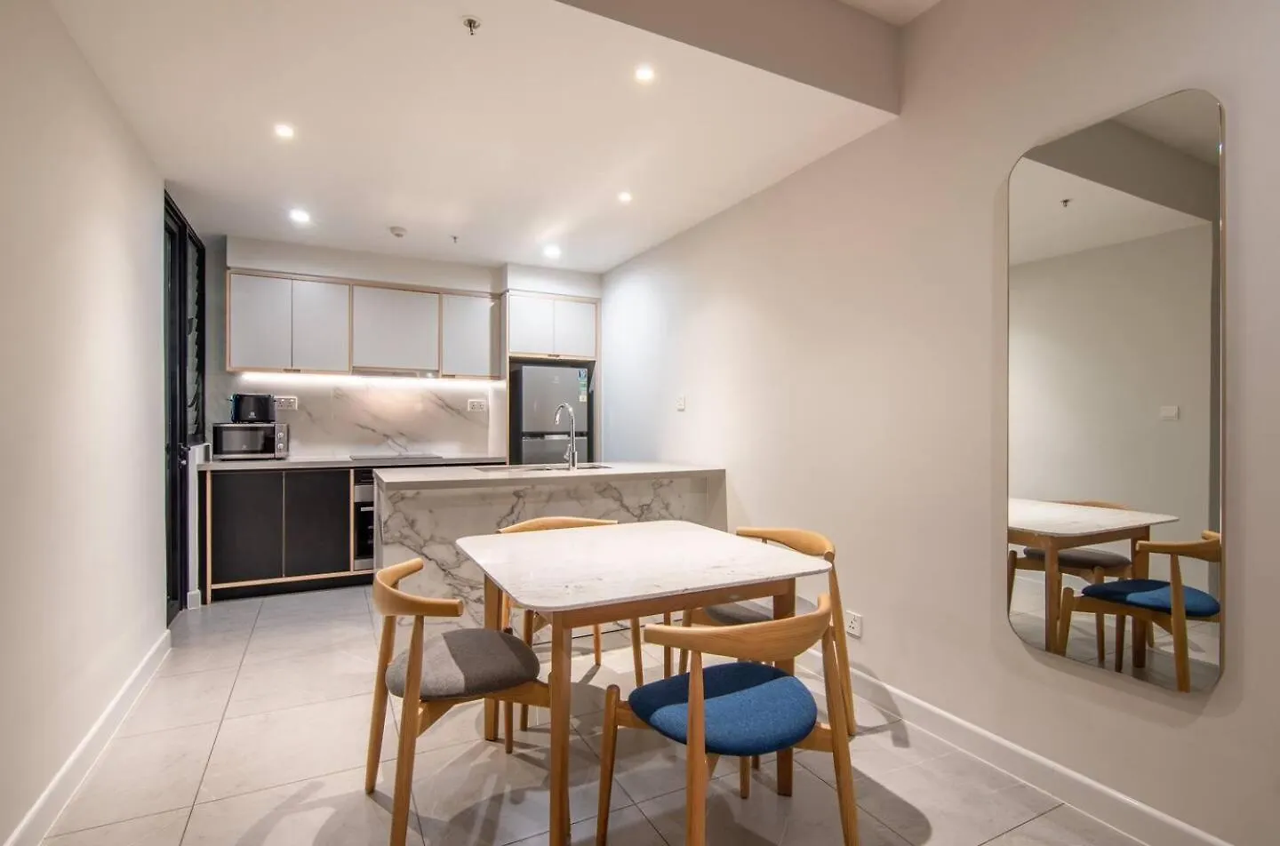Luxury 2 Or 3Br Apartment In Dist 1 N Pool, Gym, Airport Pickup Ho Chi Minh City