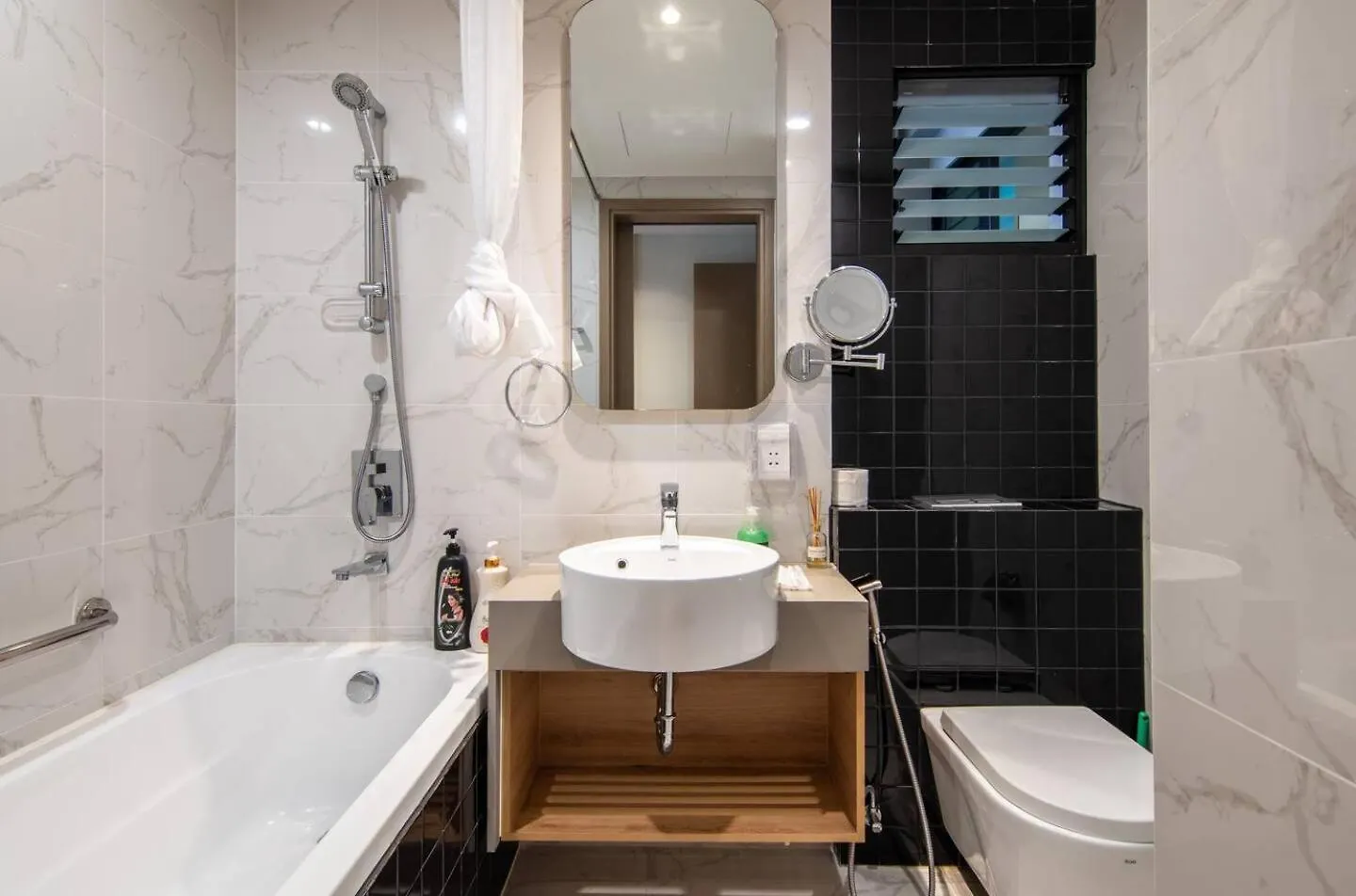 Luxury 2 Or 3Br Apartment In Dist 1 N Pool, Gym, Airport Pickup Ho Chi Minh City 0*,