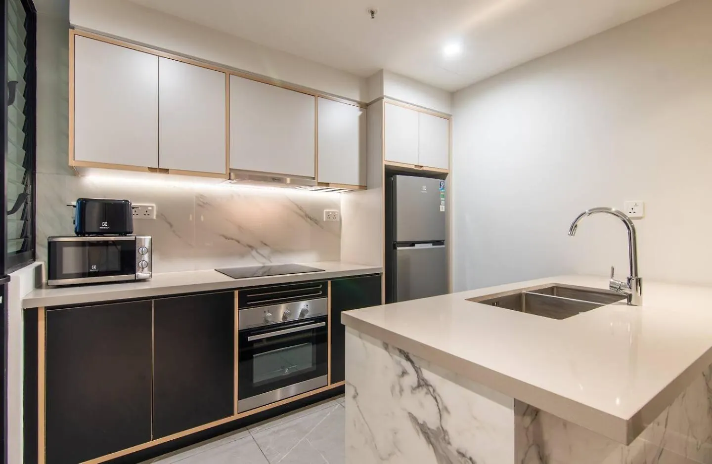 Luxury 2 Or 3Br Apartment In Dist 1 N Pool, Gym, Airport Pickup Ho Chi Minh City