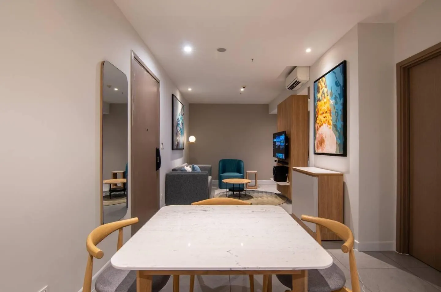 Luxury 2 Or 3Br Apartment In Dist 1 N Pool, Gym, Airport Pickup Ho Chi Minh City Vietnam