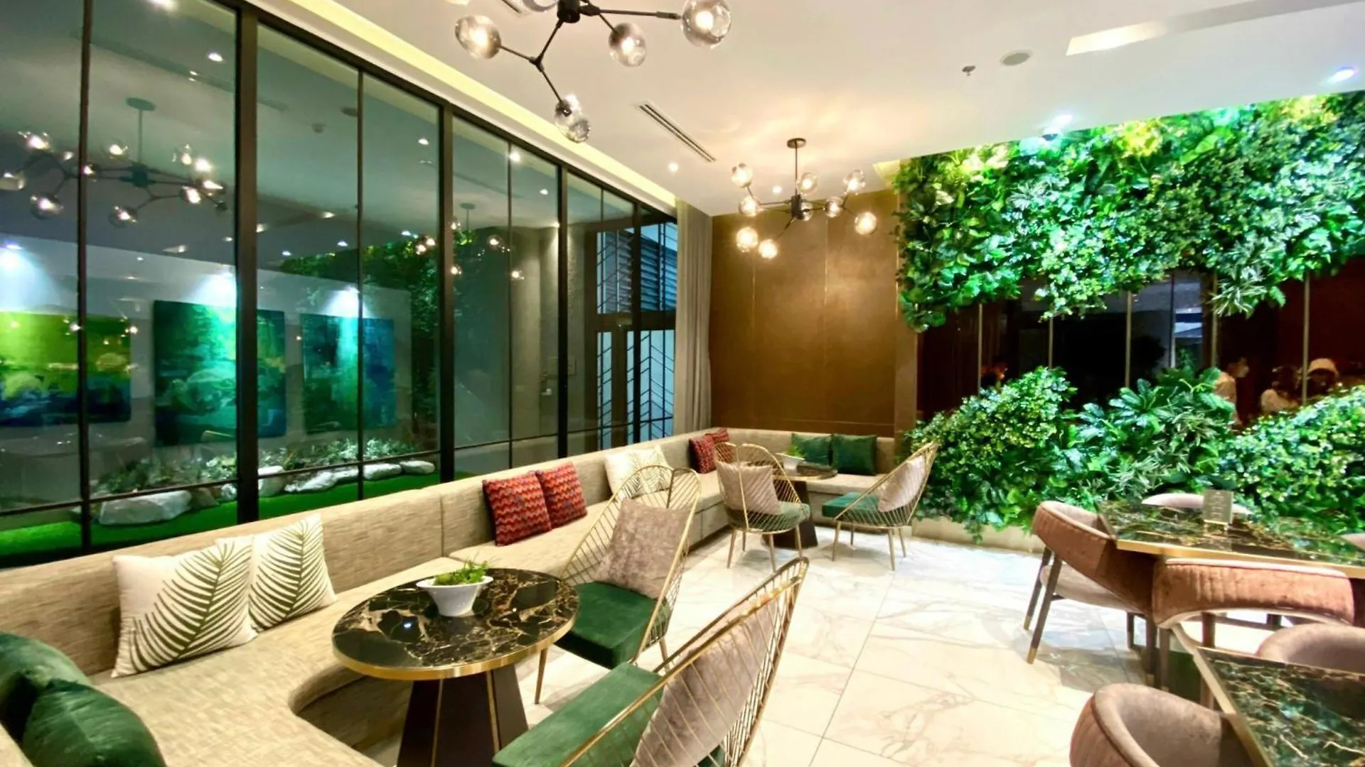 Luxury 2 Or 3Br Apartment In Dist 1 N Pool, Gym, Airport Pickup Ho Chi Minh City Vietnam