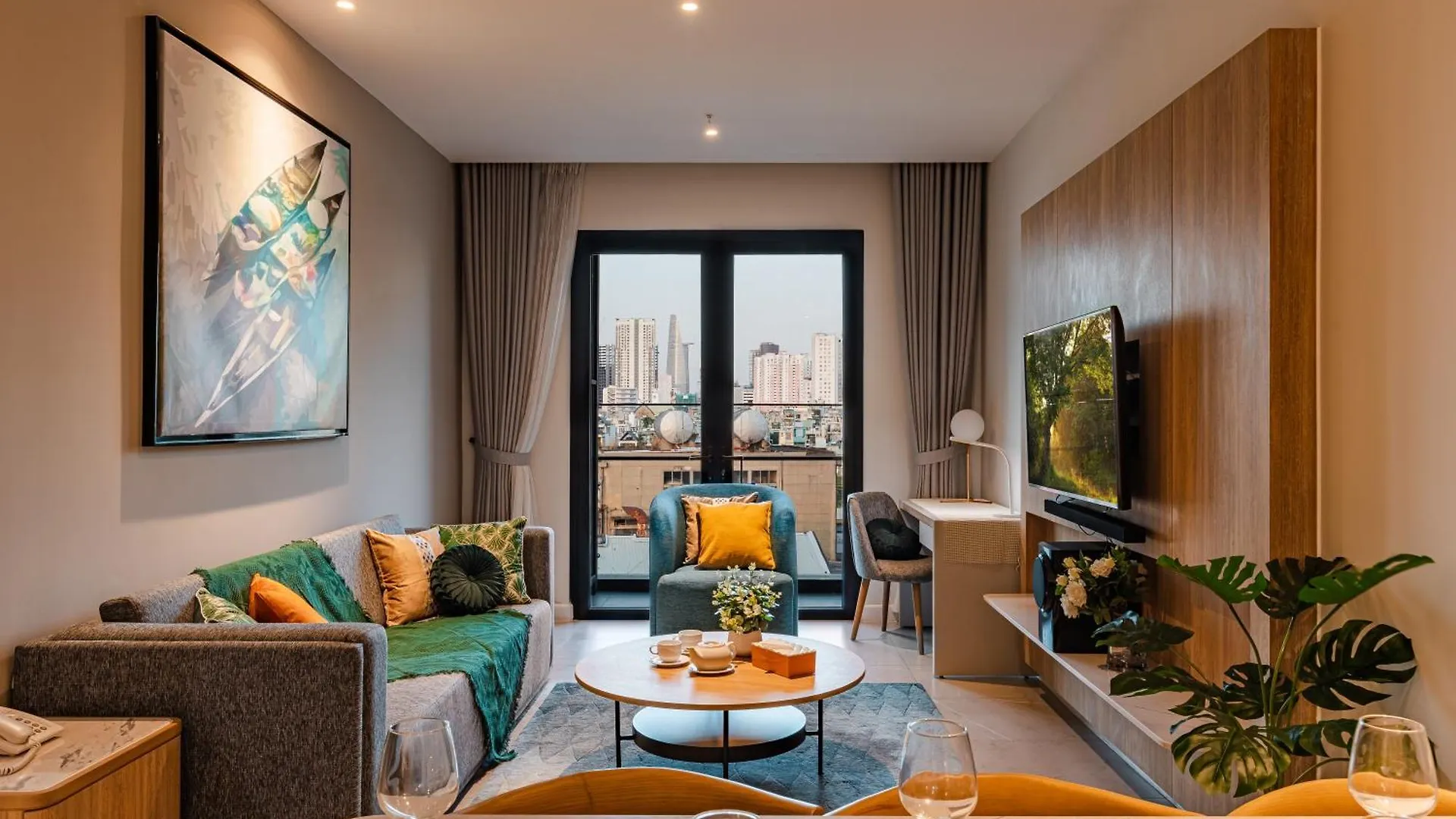 Luxury 2 Or 3Br Apartment In Dist 1 N Pool, Gym, Airport Pickup Ho Chi Minh City