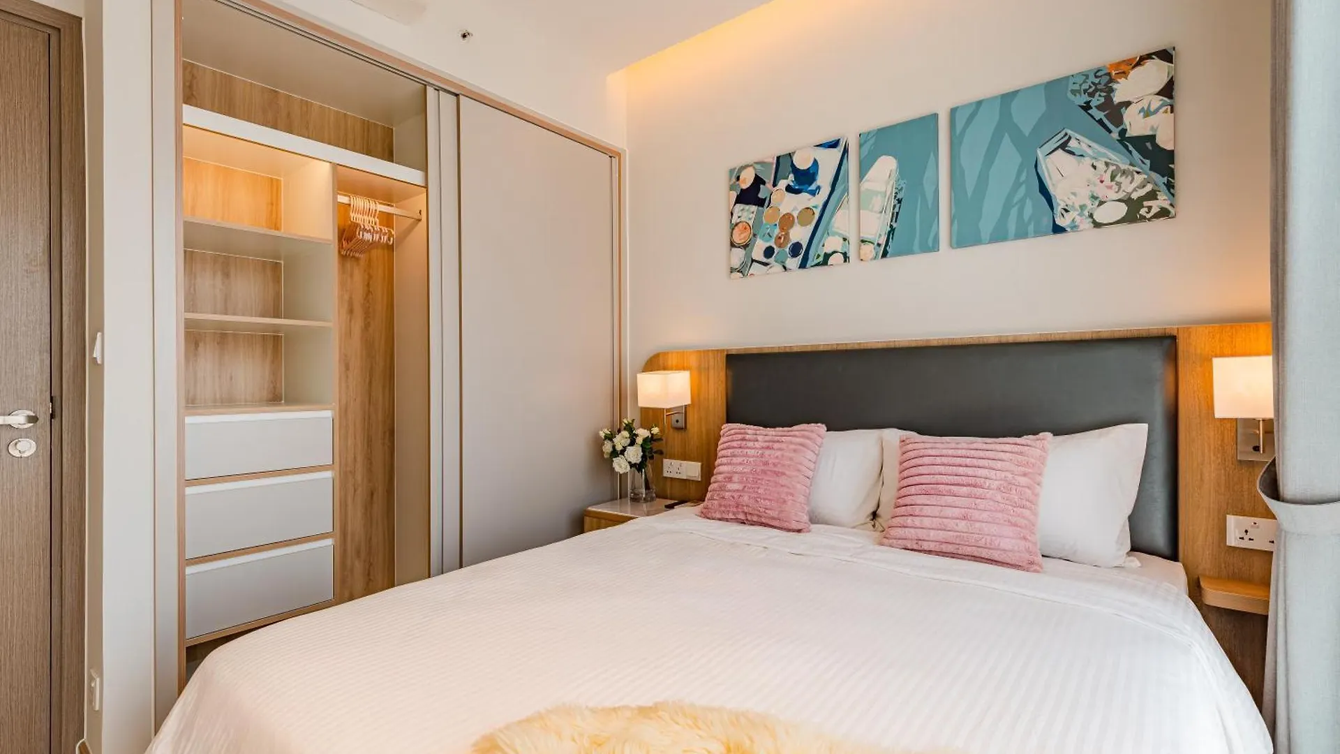Luxury 2 Or 3Br Apartment In Dist 1 N Pool, Gym, Airport Pickup Ho Chi Minh City Vietnam