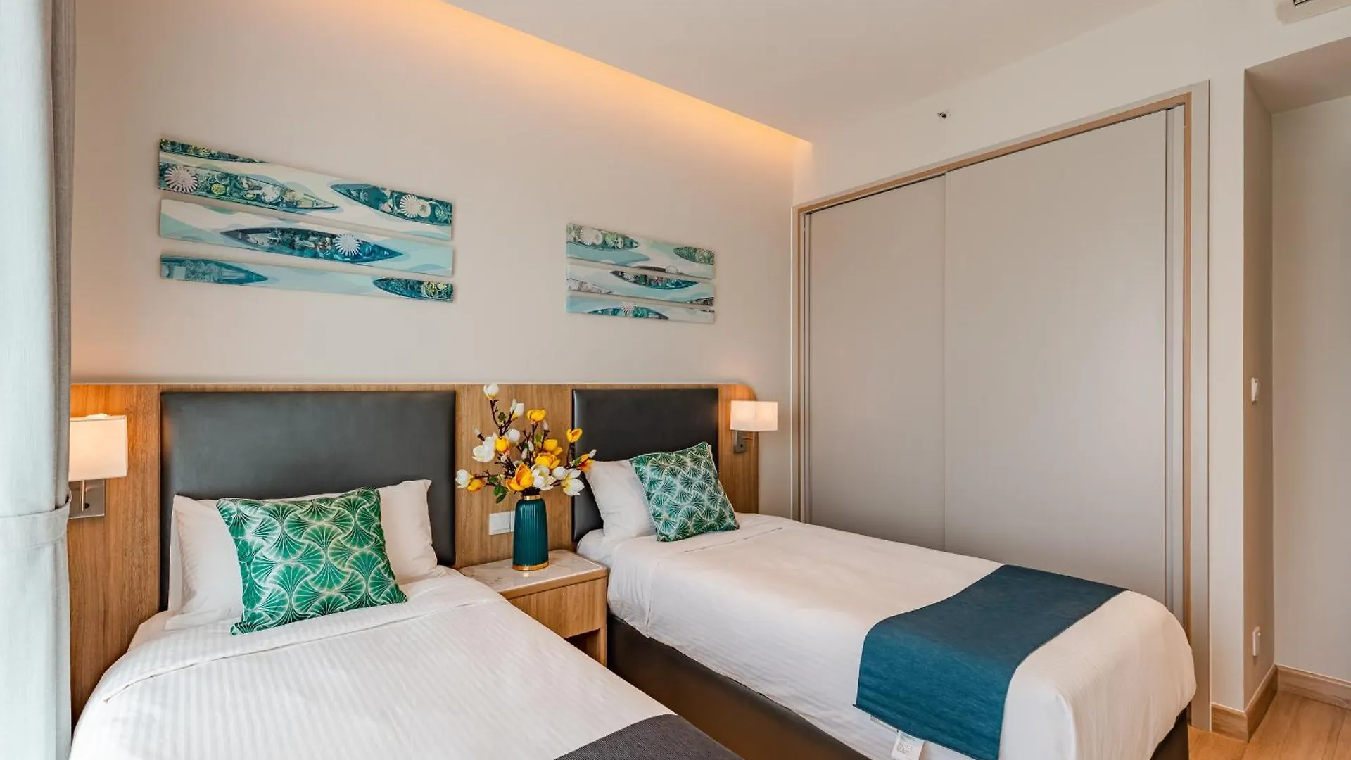 Luxury 2 Or 3Br Apartment In Dist 1 N Pool, Gym, Airport Pickup Ho Chi Minh City