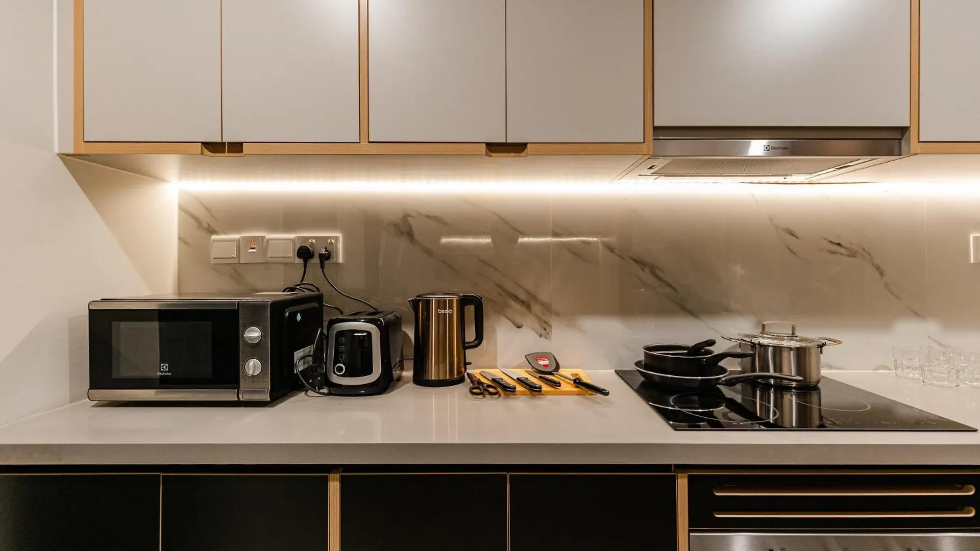 Luxury 2 Or 3Br Apartment In Dist 1 N Pool, Gym, Airport Pickup Ho Chi Minh City Vietnam