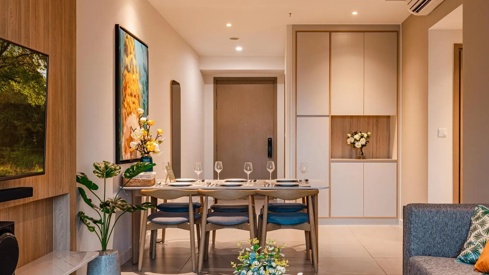 Luxury 2 Or 3Br Apartment In Dist 1 N Pool, Gym, Airport Pickup Ho Chi Minh City