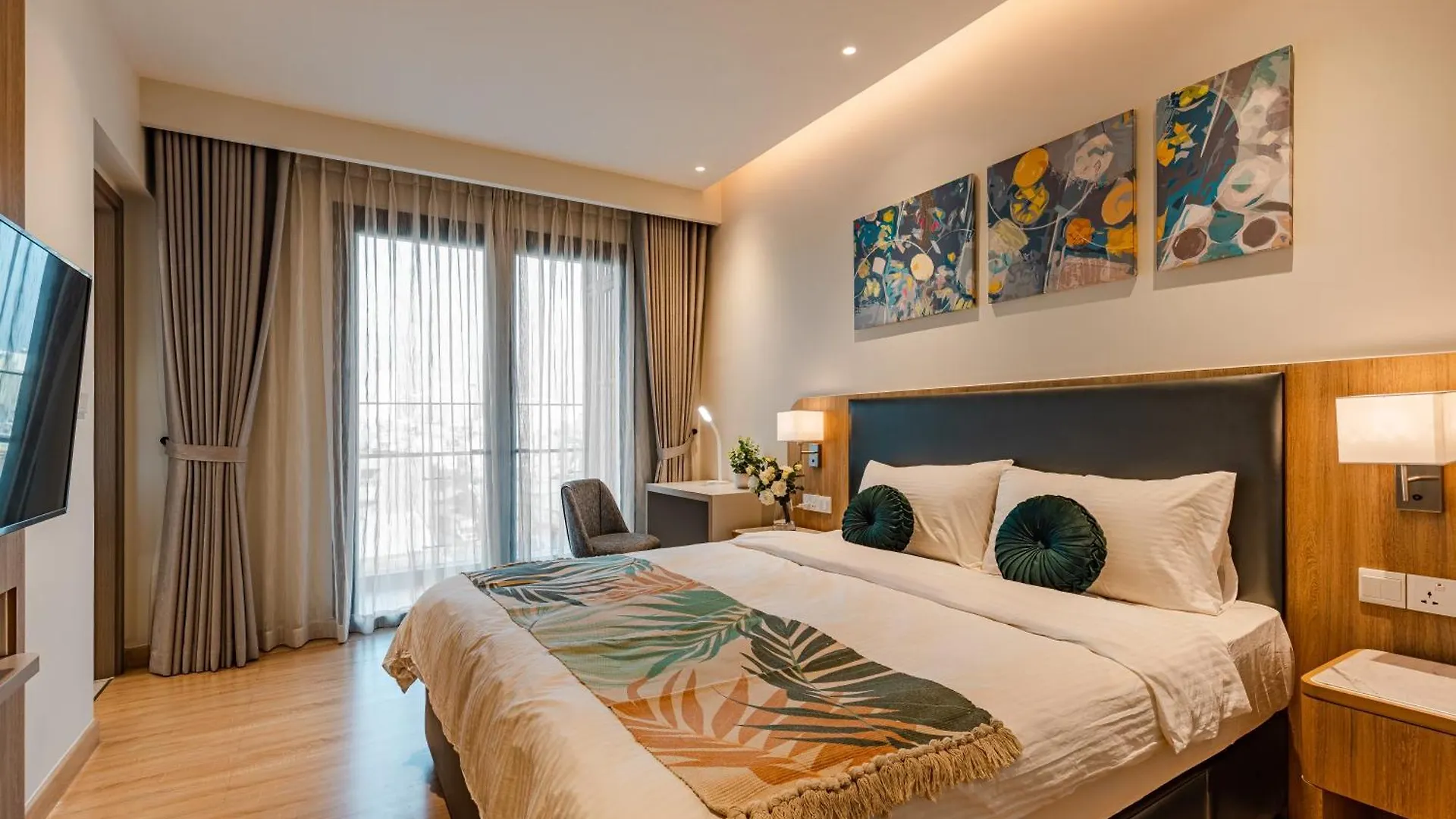 Luxury 2 Or 3Br Apartment In Dist 1 N Pool, Gym, Airport Pickup Ho Chi Minh City
