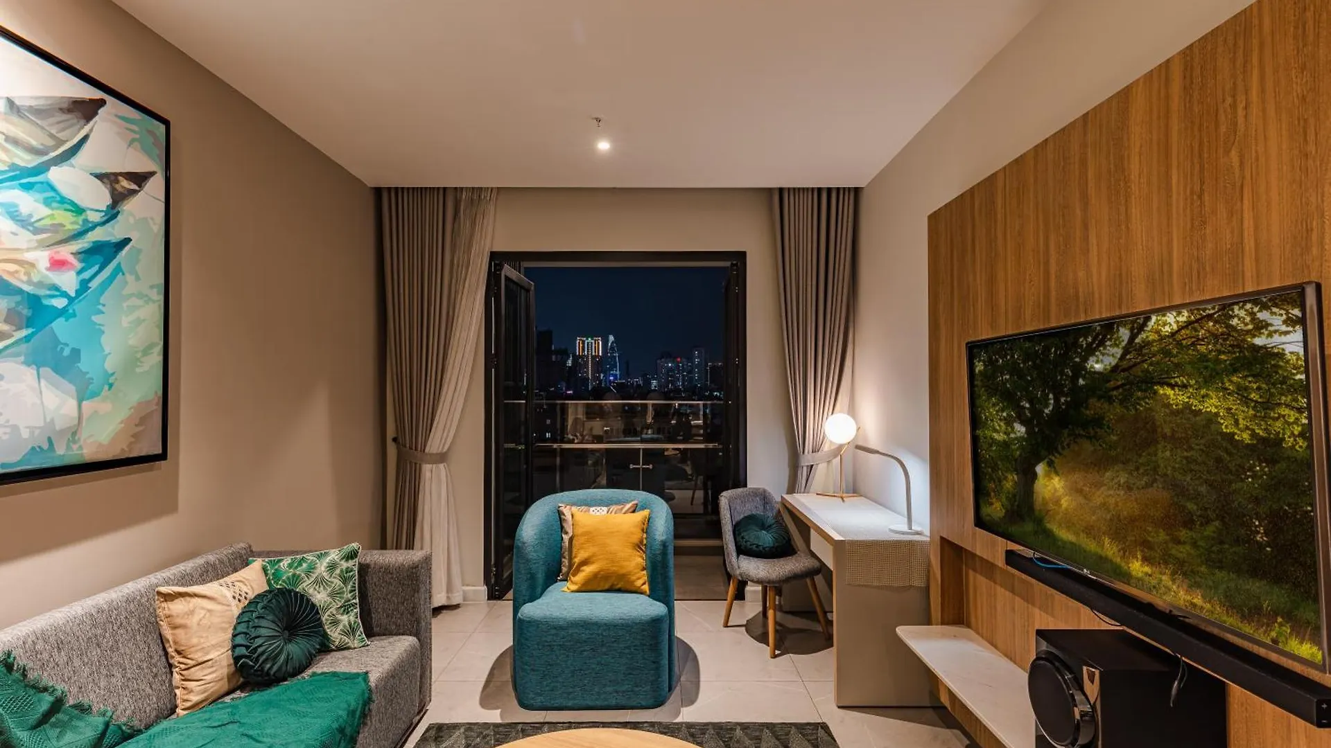 Luxury 2 Or 3Br Apartment In Dist 1 N Pool, Gym, Airport Pickup Ho Chi Minh City
